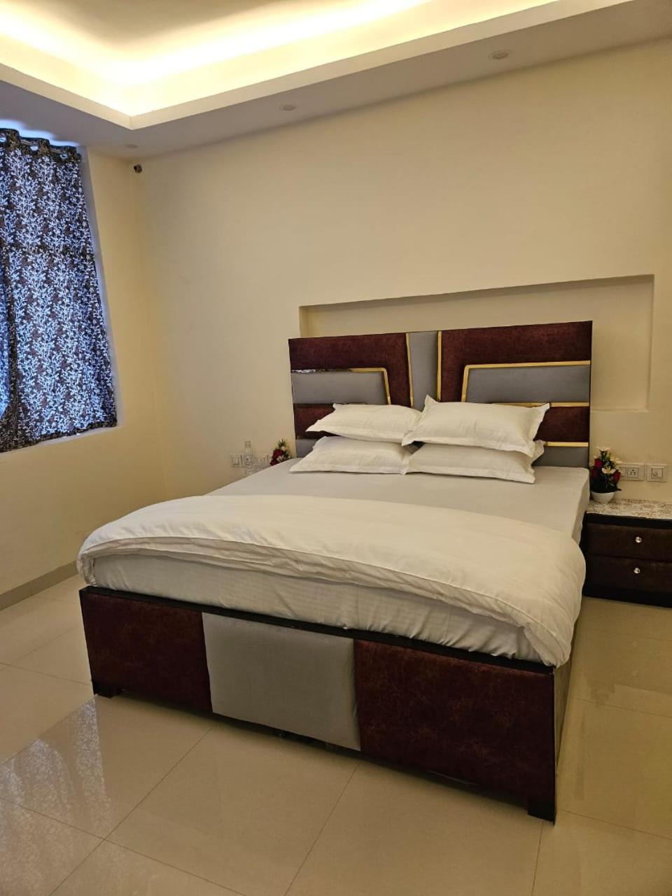 Bed and Breakfast Ashirwaad 249 Велика Нойда Екстер'єр фото