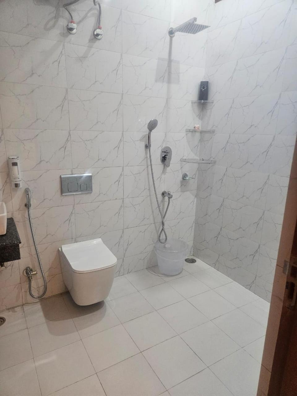 Bed and Breakfast Ashirwaad 249 Велика Нойда Екстер'єр фото