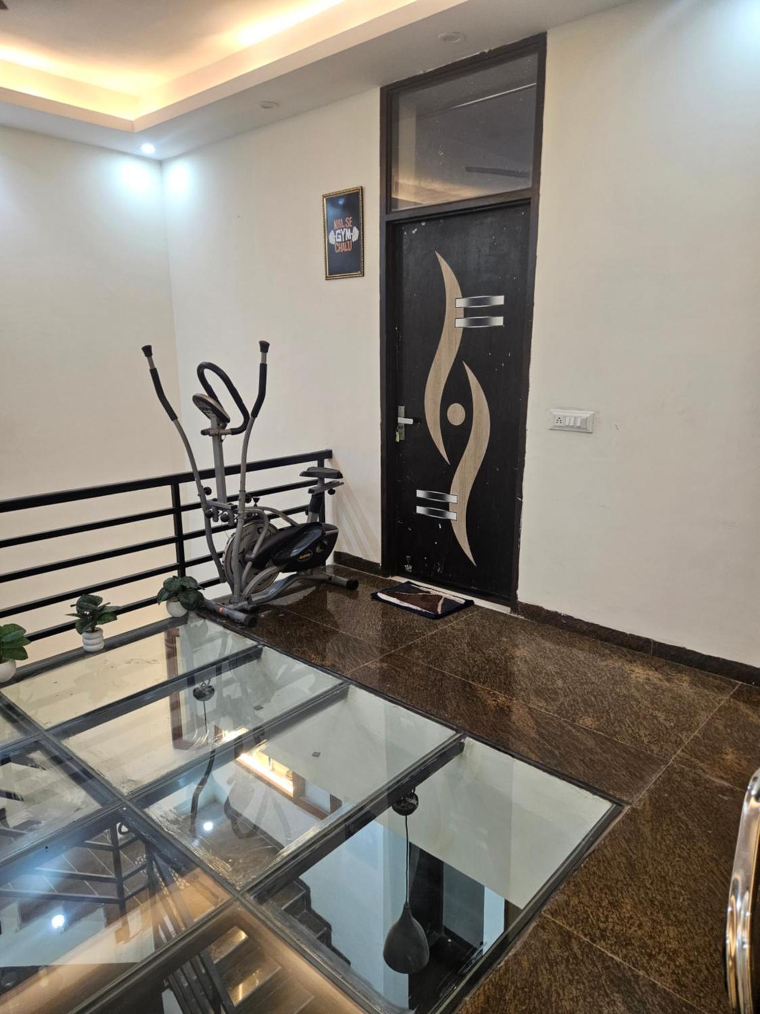 Bed and Breakfast Ashirwaad 249 Велика Нойда Екстер'єр фото