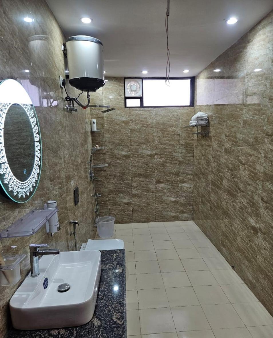 Bed and Breakfast Ashirwaad 249 Велика Нойда Екстер'єр фото
